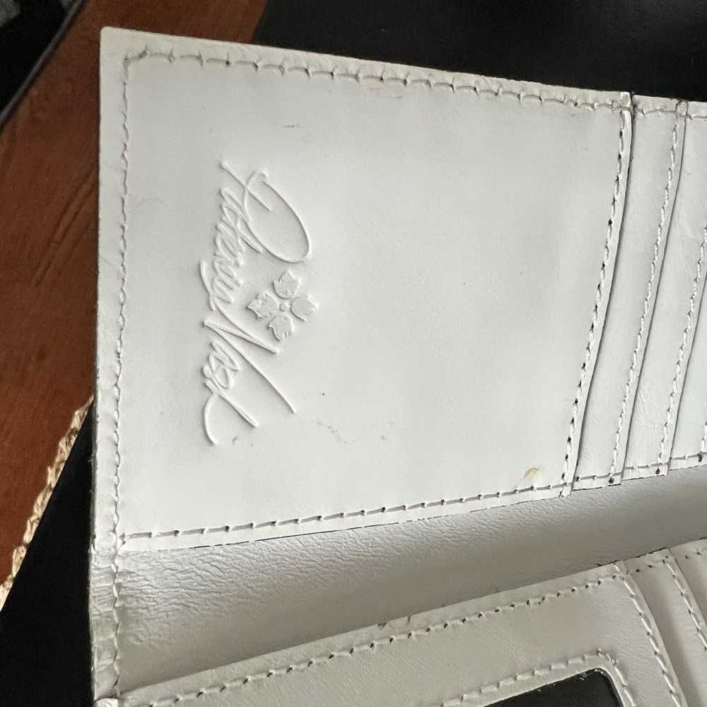 Patricia Nash Elegant Floral Embroidered Wallet - Picture 8 of 9